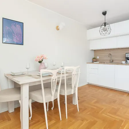 2-bedroom Bright In A Green Area By Renters *