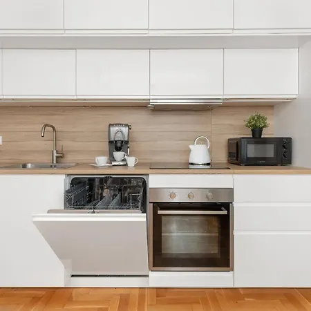 Apartmán 2-bedroom Bright In A Green Area By Renters