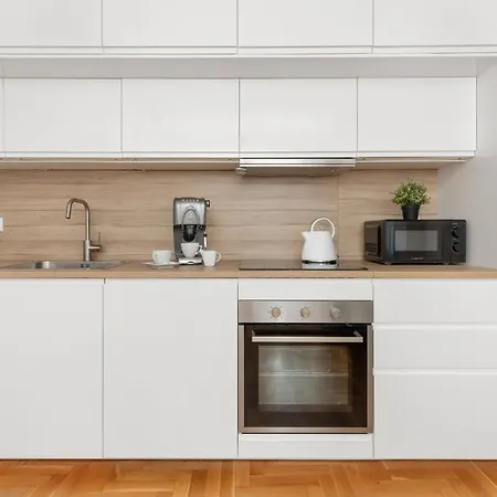 2-bedroom Bright In A Green Area By Renters *